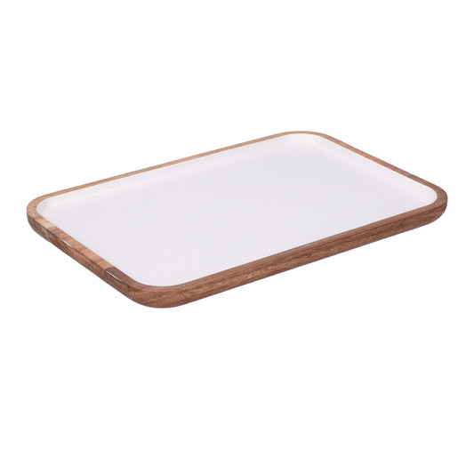 Vassoio rettangolare in legno laccato. Dimensioni: cm 30,5 x 20,3 x 1,9 Collezione Libeccio Un set di accessori intramontabili in legno smaltato, da collezionare uno dopo l'altro. Per servire in puro stile La Porcellana Bianca. Lavare a mano. In negozio e online su tuttochic.live