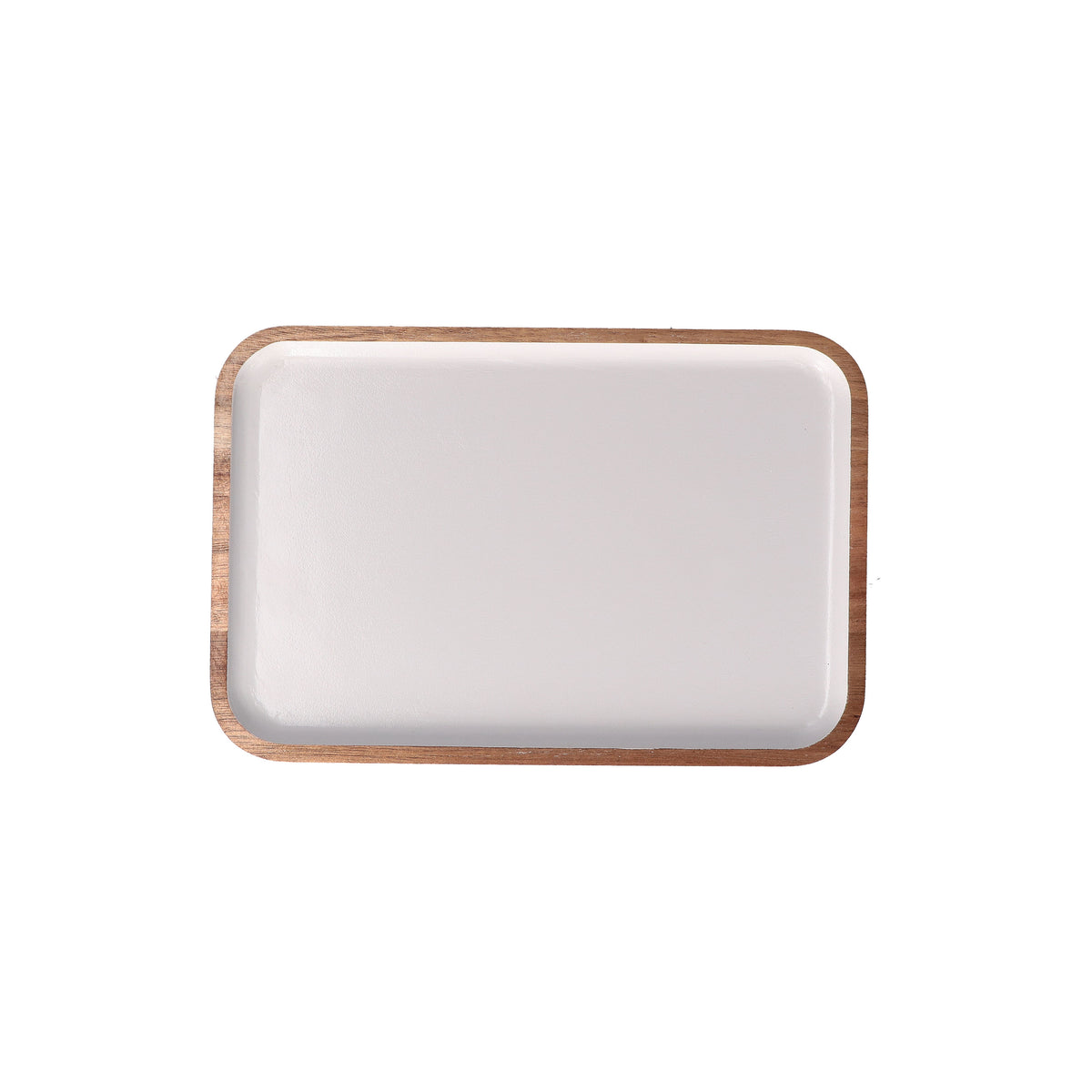 Vassoio rettangolare in legno laccato. Dimensioni: cm 30,5 x 20,3 x 1,9 Collezione Libeccio Un set di accessori intramontabili in legno smaltato, da collezionare uno dopo l'altro. Per servire in puro stile La Porcellana Bianca. Lavare a mano. In negozio e online su tuttochic.live