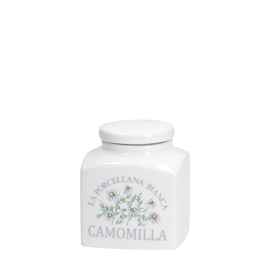 Barattolo in porcellana con scritta decorata Camomilla Dimensioni : 9,5x9,5 x h11 cm Decorati, pratici e utili, caratterizzano ambienti curati in ogni minimo dettaglio. In negozio e online su tuttochic.live