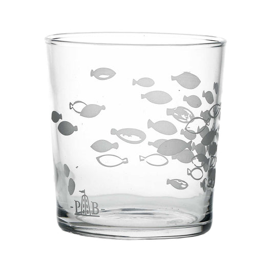 Set di 6 bicchieri in vetro con decoro pesci. Fiori, pesci, geometrie, Babila porta eleganza sulla tavola di tutti giorni combinando la trasparenza del vetro alle sue ricercate serigrafie. Dimensioni: 350 cc; Ø 8,5 h 9 cm. Lavabile in lavastoviglie. In negozio e online su tutttochic.it