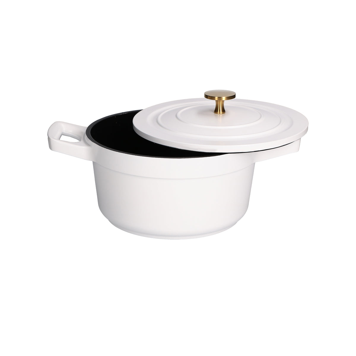 Casseruola bassa con coperchio in alluminio antiaderente con fondo esterno di colore bianco e interno di colore nero, pomolo di colore oro. diametro cm 20, altezza (casseruola senza coperchio) cm 10,5. Adatta su tutte le fonti di calore. Lavabile in lavastoviglie. In negozio e online su tuttochic.live