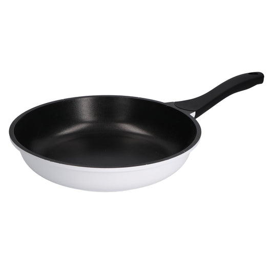 Padella in alluminio antiaderente con fondo esterno di colore bianco e interno di colore nero. Dimensioni: diametro padella cm 28 FONTI DI CALORE Vetroceramica alogena radiante Piastra elettrica Induzione Gas Lavabile in lavastoviglie. In negozio e online su tuttochic.live