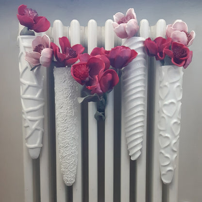 Umidificatore in porcellana Dimensioni: cm. 18. Accessori per rendere la casa speciale, tante idee seducenti per dare calore ed emozione a spazi anonimi. In negozio e online su tuttochic.live