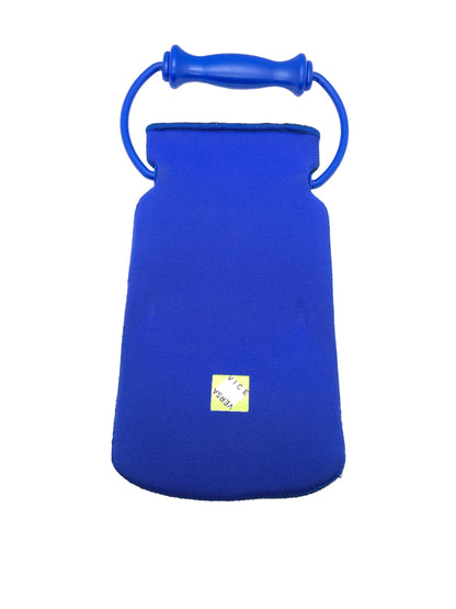 La custodia per biberon in neoprene è morbida e leggera. Veramente pratica perché con poco spessore garantisce un lunga tenuta termica. Quando lo usi, tienilo in posizione verticale. Ricorda che mantiene il contenuto caldo solo per un certo periodo. Dimensioni: cm 29 x 15. In negozio e online su tuttochic.live