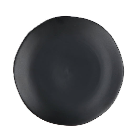 Vassoio Piatto portata rotondo in porcellana di colore nero opaco con bordo esterno decorato in bianco lucido. Dimensioni: cm Ø 30; h 2,5. Utilizzabile in forno a microonde e lavastoviglie. In negozio e online su tuttochic.live 