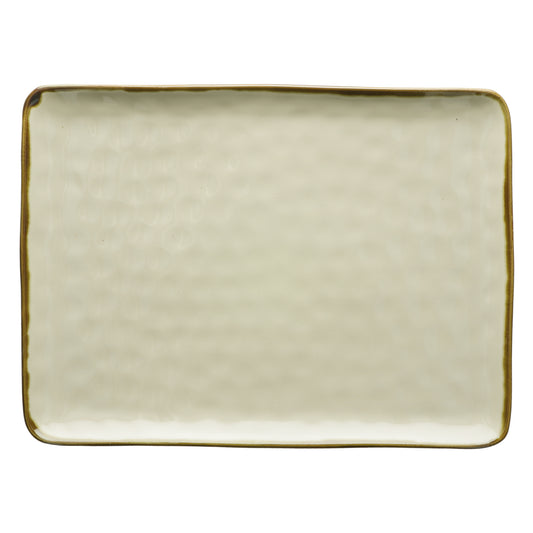 Vassoio rettangolare in porcellana di colore avorio. Colori e forme moderne si mescolano con armonia ed elementi della tradizione. Dimensioni: cm 27 x 19 Materiali: Stoneware