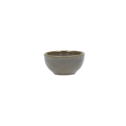 Ciotolina in porcellana di colore grigio tortora. Colori e forme moderne si mescolano con armonia ed elementi della tradizione. Dimensioni: cm Ø 7 x 3,5 h. Materiali: Stoneware Lavabile in lavastoviglie Utilizzabile in microonde Non Utilizzabile in forno tradizionale. In negozio e online su tuttochic.live