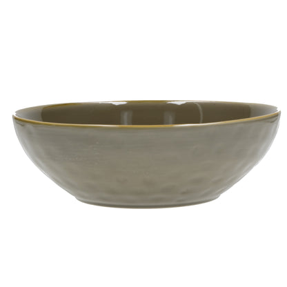 Insalatiera in porcellana di colore grigio tortora. Colori e forme moderne si mescolano con armonia ed elementi della tradizione. Dimensioni: Ø 26 cm Materiali: Stoneware