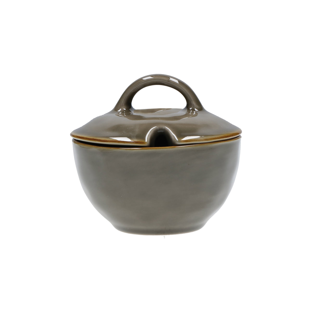 Zuccheriera con coperchio in porcellana di colore grigio tortora. Colori e forme moderne si mescolano con armonia ed elementi della tradizione. Dimensioni: Ø 11 cm, 250 cc. In negozio e online su tuttochic.live