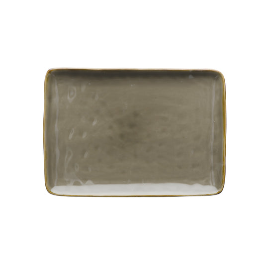Vassoio rettangolare in porcellana di colore grigio tortora. Colori e forme moderne si mescolano con armonia ed elementi della tradizione. Dimensioni: cm 27 x 19