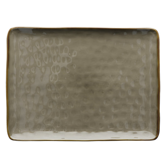 Vassoio rettangolare in porcellana di colore grigio tortora. Colori e forme moderne si mescolano con armonia ed elementi della tradizione. Dimensioni: cm 36 x 26,5. In negozio e online su tuttochic.live