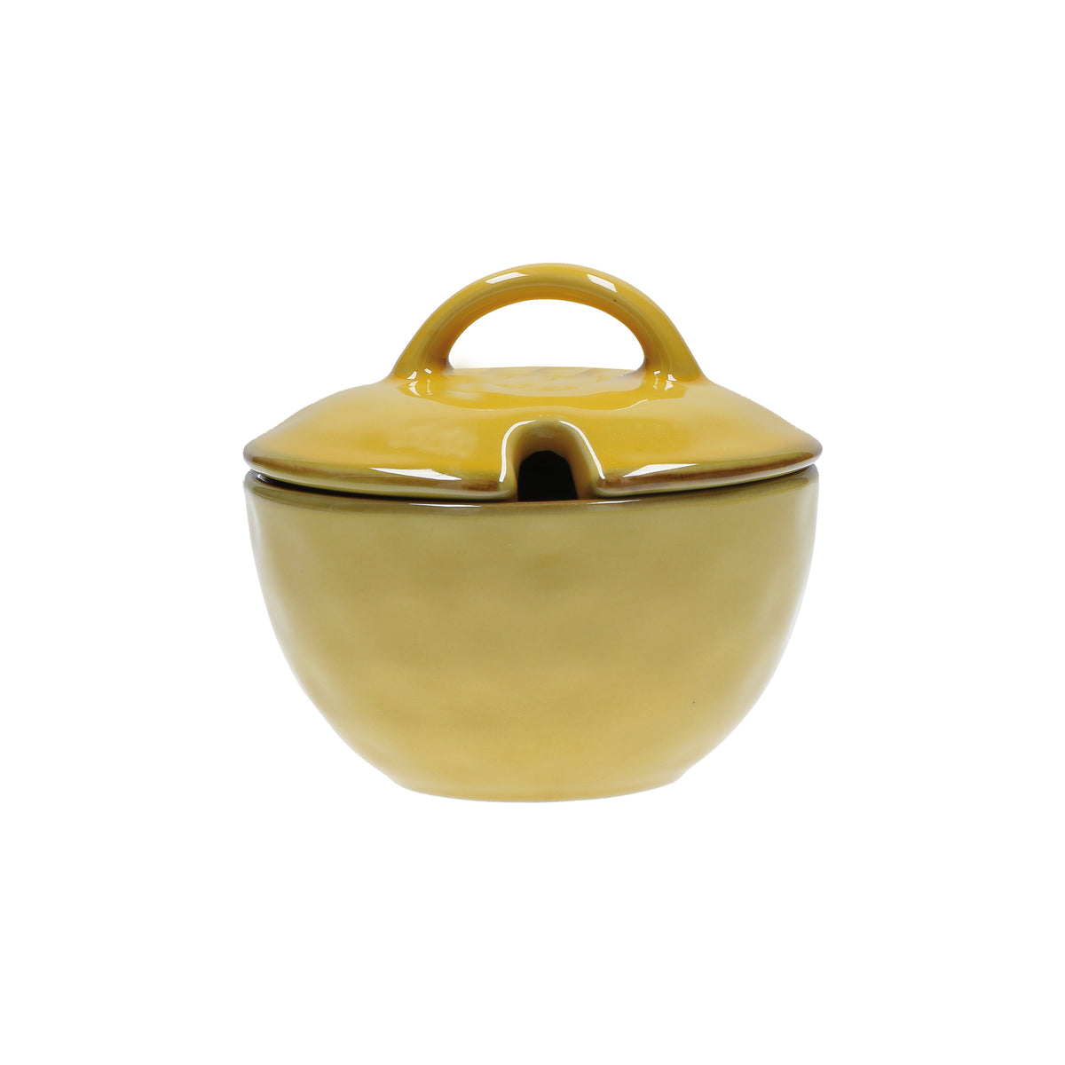 Zuccheriera con coperchio in porcellana di colore ocra. Colori e forme moderne si mescolano con armonia ed elementi della tradizione. Dimensioni: Ø 11 cm, 250 cc. In negozio e online su tuttochic.live