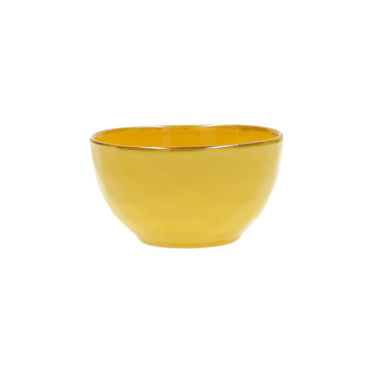 Coppetta in porcellana di colore giallo ocra. Colori e forme moderne si mescolano con armonia ed elementi della tradizione. Dimensioni: cm Ø 11 x 6 h Materiali: Stoneware Lavabile in lavastoviglie Utilizzabile in microonde. Non Utilizzabile in forno tradizionale. In negozio e online su tuttochic.live