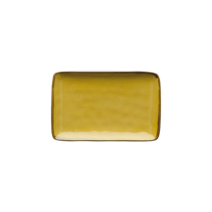 Vassoietto in porcellana di colore ocra. Colori e forme moderne si mescolano con armonia ed elementi della tradizione. Dimensioni: cm 20 x 13 Materiali: Stoneware. Lavabile in lavastoviglie. Utilizzabile in microonde. In negozio e online su tuttochic.live