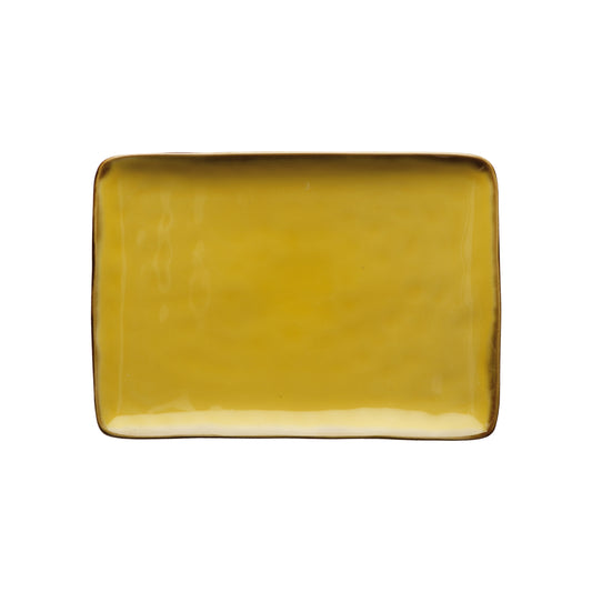 Vassoio rettangolare in porcellana di colore ocra. Colori e forme moderne si mescolano con armonia ed elementi della tradizione. Dimensioni: cm 27 x 19 Materiali: Stoneware Lavabile in lavastoviglie Utilizzabile in microonde. In negozio e online su tuttochic.live