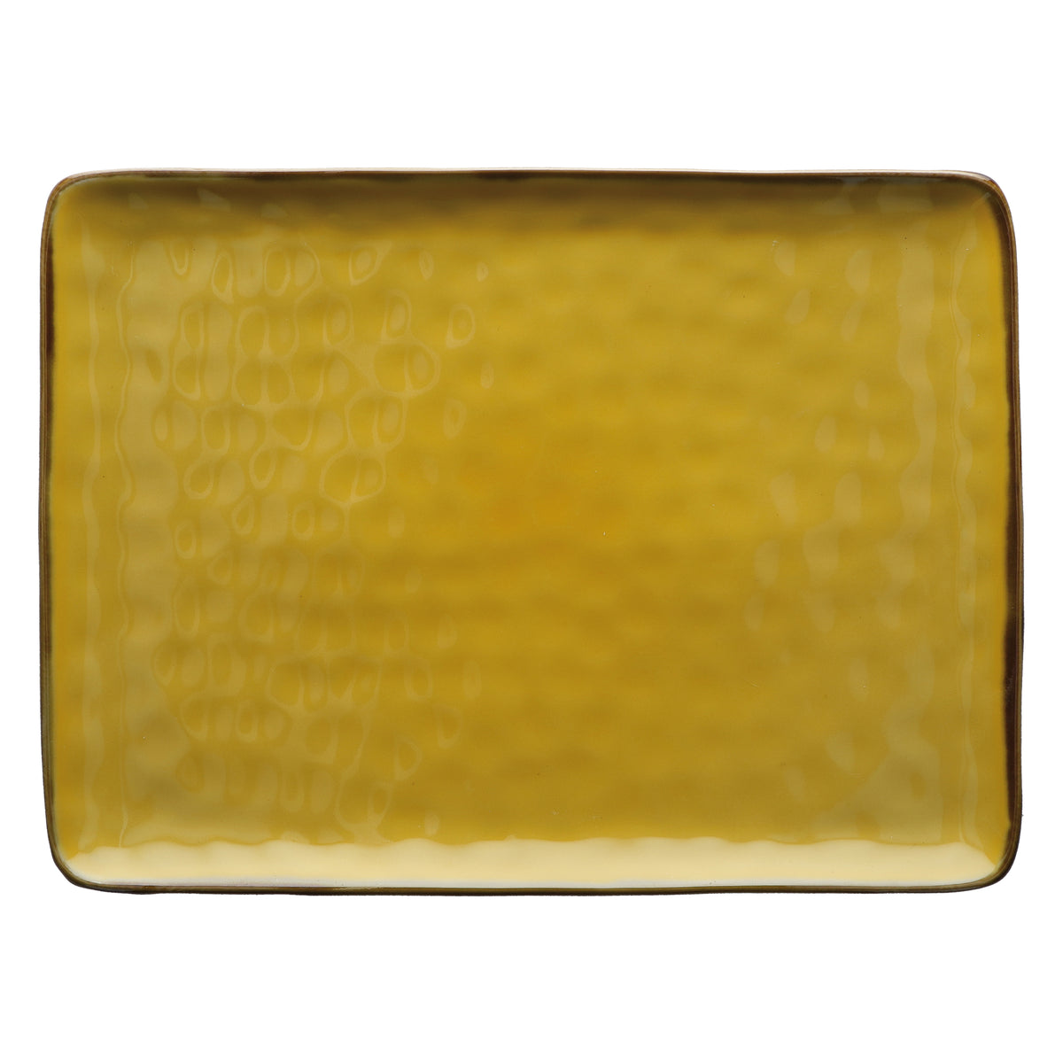 Vassoio rettangolare in porcellana di colore ocra. Colori e forme moderne si mescolano con armonia ed elementi della tradizione. Dimensioni: cm 36 x 26,5. In negozio e online su tuttochic.live