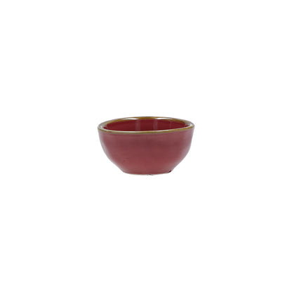 Ciotolina in porcellana di colore rosso malaga. Colori e forme moderne si mescolano con armonia ed elementi della tradizione. Dimensioni: cm Ø 7 x 3,5 h. Materiali: Stoneware Lavabile in lavastoviglie Utilizzabile in microonde Non Utilizzabile in forno tradizionale. In negozio e online su tuttochic.live