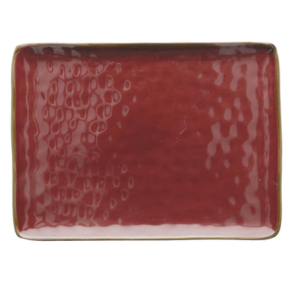 Vassoio rettangolare in porcellana di colore rosso malaga. Colori e forme moderne si mescolano con armonia ed elementi della tradizione. Dimensioni: cm 36 x 26,5. In negozio e online su tuttochic.live