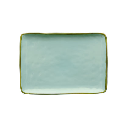 Vassoio rettangolare in porcellana di colore verde acqua. Colori e forme moderne si mescolano con armonia ed elementi della tradizione. Dimensioni: cm 27 x 19. In negozio e online su tuttochic.live