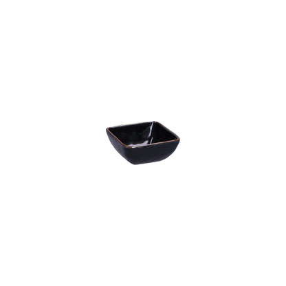 Ciotolina quadrata di colore nero della linea Concerto. L’apparecchiatura è bellissima tono su tono o nei diversi abbinamenti di colore. Materiale: Stoneware Dimensioni: cm 8x8xh3,5. Lavabile in lavastoviglie. Utilizzabile in microonde. Non Utilizzabile in forno tradizionale. In negozio e online su tuttochic.live