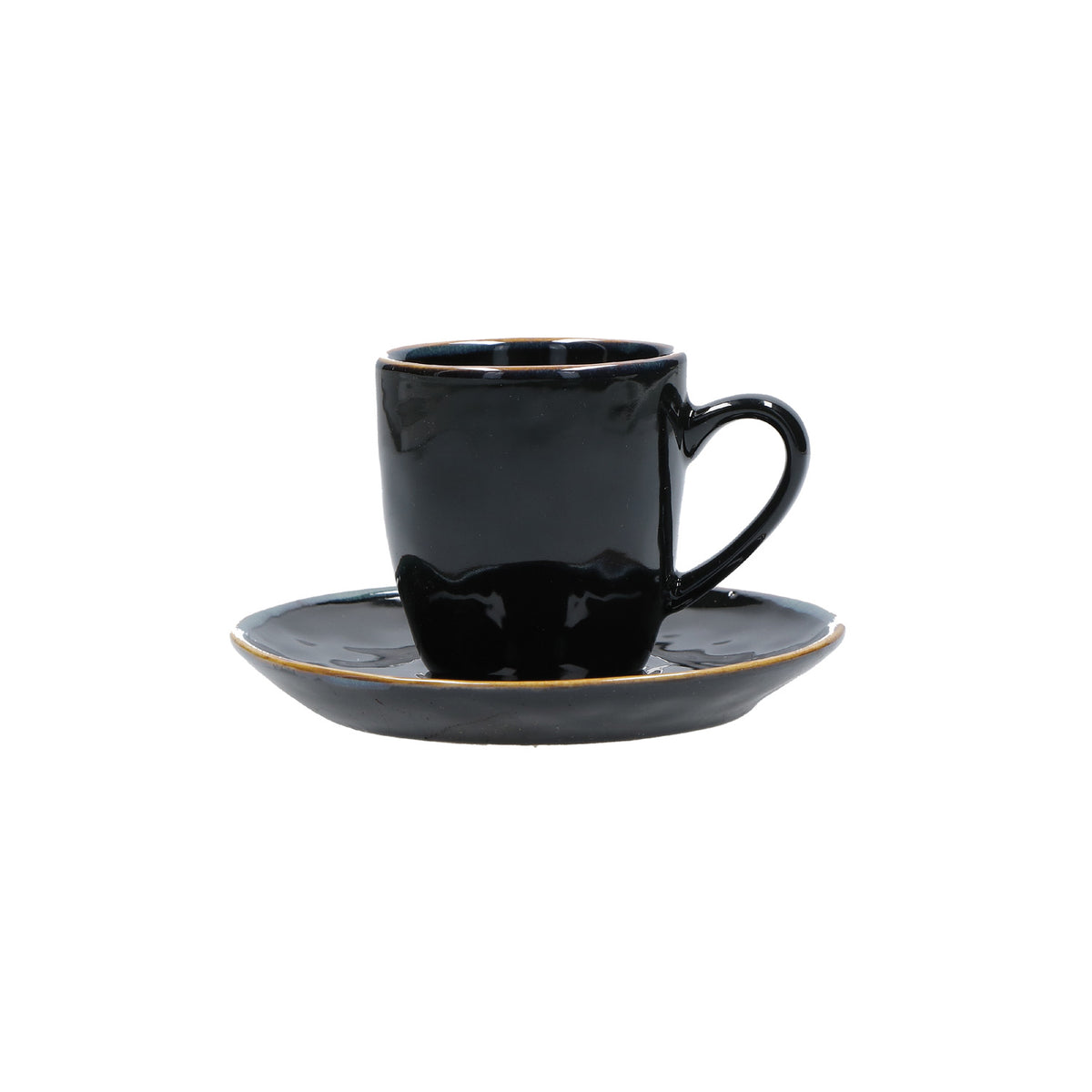 Tazzina caffè con piattino di colore nero della linea Concerto.  L’apparecchiatura è bellissima tono su tono o nei diversi abbinamenti di colore. Materiale: Stoneware Capacità: 90 cc Lavabile in lavastoviglie. Utilizzabile in microonde. Non Utilizzabile in forno tradizionale. In negozio e online su tuttochic.live