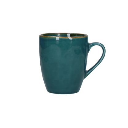 Mug in porcellana. Colori e forme moderne si mescolano con armonia ed elementi della tradizione. Dimensioni: 430 cc Materiale: Stoneware. Lavabile in lavastoviglie. Utilizzabile in microonde. In negozio e online su tuttochic.live
