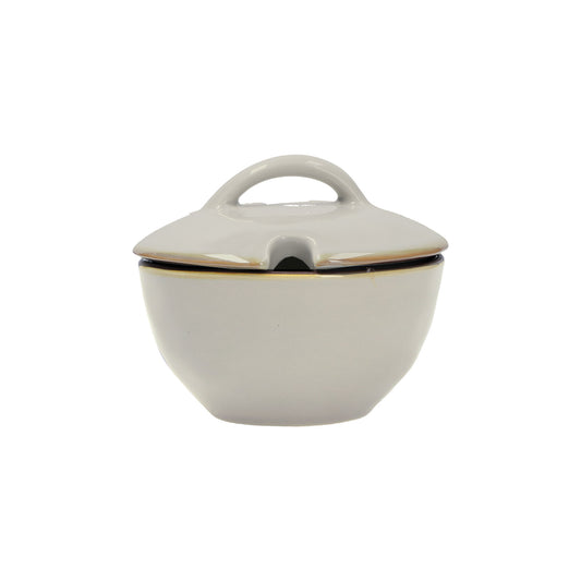 Zuccheriera con coperchio in porcellana di colore grigio perla. Colori e forme moderne si mescolano con armonia ed elementi della tradizione. Dimensioni: Ø 11 cm, 250 cc Materiali: Stoneware Lavabile in lavastoviglie Utilizzabile in microonde. In negozio e online su tuttochic.live