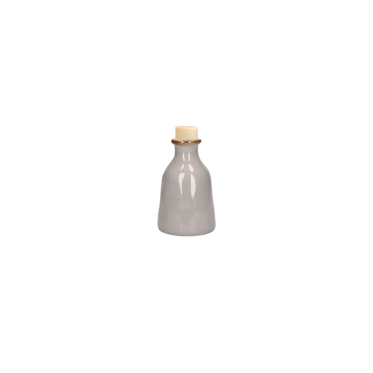 Contenitore bottiglia in gres porcellanato di colore grigio perla. Dimensioni e capacità: 250 ml Un contenitore per l’olio, per il vino, per i fiori o per qualsiasi cosa suggerisca la tua fantasia. Orci di Concerto,per arricchire e completare la mise en place. In negozio e online su tuttochic.live 