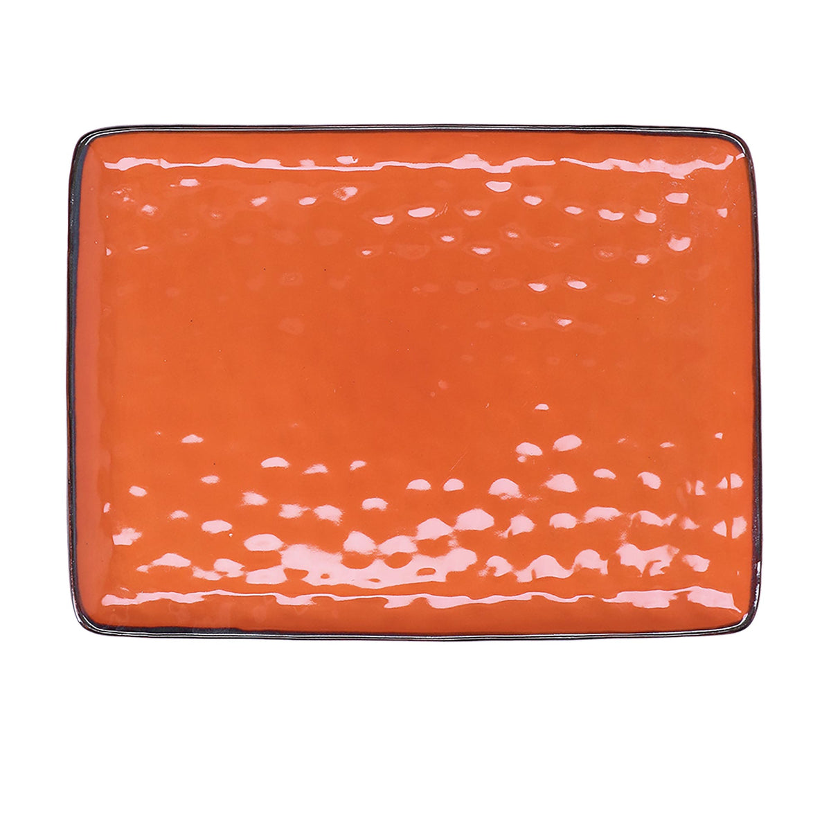Vassoio rettangolare in porcellana di colore arancione. Colori e forme moderne si mescolano con armonia ed elementi della tradizione. Dimensioni: cm 36 x 26,5 Materiali: Stoneware Lavabile in lavastoviglie. Utilizzabile in microonde. In negozio e online su tuttochic.live