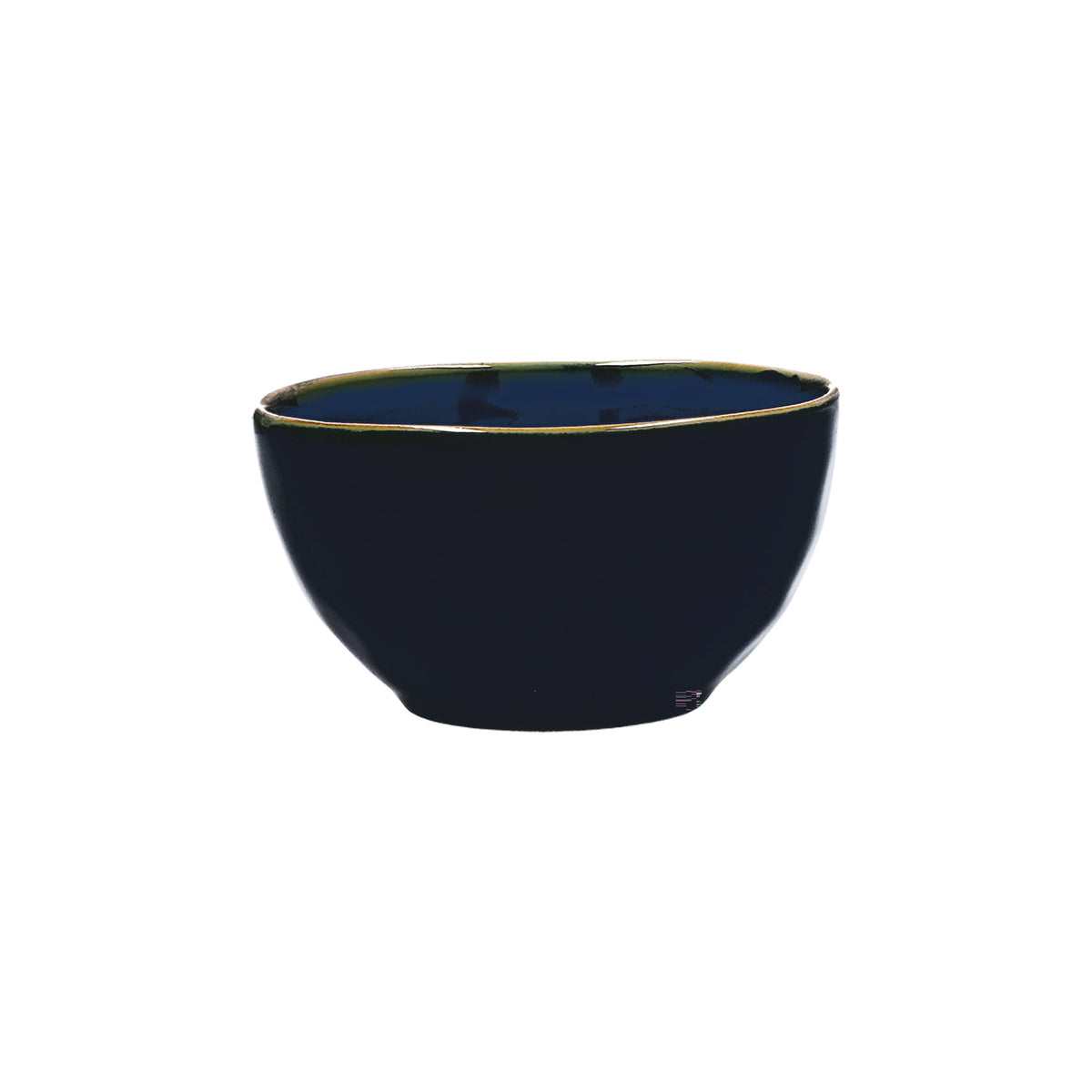 Coppetta in porcellana di colore blu cobalto. Colori e forme moderne si mescolano con armonia ed elementi della tradizione. Dimensioni: cm Ø 11 x 6 h Materiali: Stoneware Lavabile in lavastoviglie Utilizzabile in microonde. Non Utilizzabile in forno tradizionale. In negozio e online su tuttochic.live