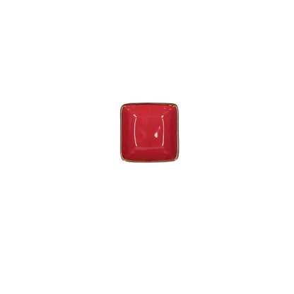 Ciotolina quadrata di colore rosso corallo della linea Concerto. L’apparecchiatura è bellissima tono su tono o nei diversi abbinamenti di colore. Materiale: Stoneware Dimensioni: cm 8x8xh3,5. Lavabile in lavastoviglie. Utilizzabile in microonde. Non in forno tradizionale. In negozio e online su tuttochic.live