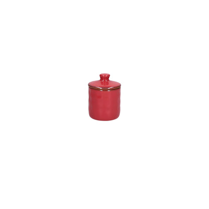 Contenitore barattolo in gres porcellanato di colore rosso corallo. Dimensioni e capacità: 200 ml Concerto, con le sue tonalità iconiche e forme materiche, arriva anche in cucina grazie alla nuova collezione di Barattoli. Oggetti funzionali dal sapore contemporaneo. In negozio e online su tuttochic.live 