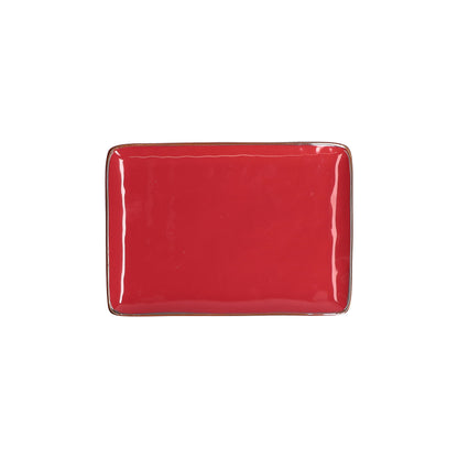 Vassoio rettangolare in porcellana di colore rosso corallo. Colori e forme moderne si mescolano con armonia ed elementi della tradizione. Dimensioni: cm 27 x 19. In negozio e online su tuttochic.live