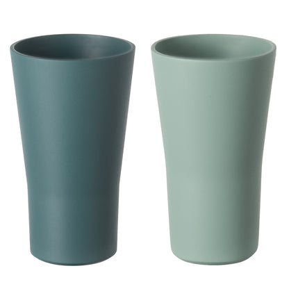 Set di 2 bicchieri da bibita in Repet (materia prima realizzata con il recupero di imballaggi in plastica post consumo). Dimensione: cm.8,6 x 8,6 x h 14,4. Capacità: lt. 0,44 Colore: ottanio. Peso: 138 gr. (singolo). Made in Italy. In negozio e online su tuttochic.live