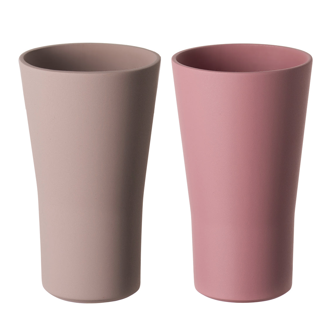 Set di 2 bicchieri da bibita in Repet (materia prima realizzata con il recupero di imballaggi in plastica post consumo). Dimensione: cm.8,6 x 8,6 x h 14,4. Capacità: lt. 0,44 Colore: rosa. Peso: 138 gr. (singolo). Made in Italy. In negozio e online su tuttochic.live