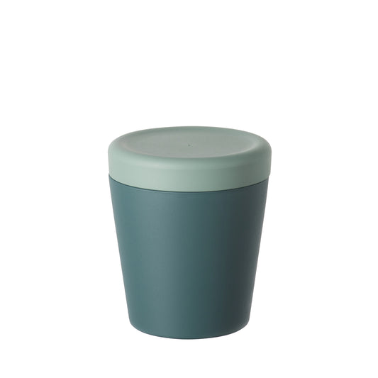 Barattolo contenitore in Repet (materia prima è realizzata con il recupero di imballaggi in plastica post consumo). Dimensione: cm.12 x 12 x h 13,5. Capacità: lt. 0,75 Colore: ottanio Made in Italy. In negozio e online su tuttochic.live