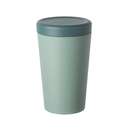 Barattolo contenitore in Repet (materia prima è realizzata con il recupero di imballaggi in plastica post consumo). Dimensione: cm.12 x 12 x h Capacità: lt. 1,2 Colore: ottanio Made in Italy. In negozio e online su tuttochic.live
