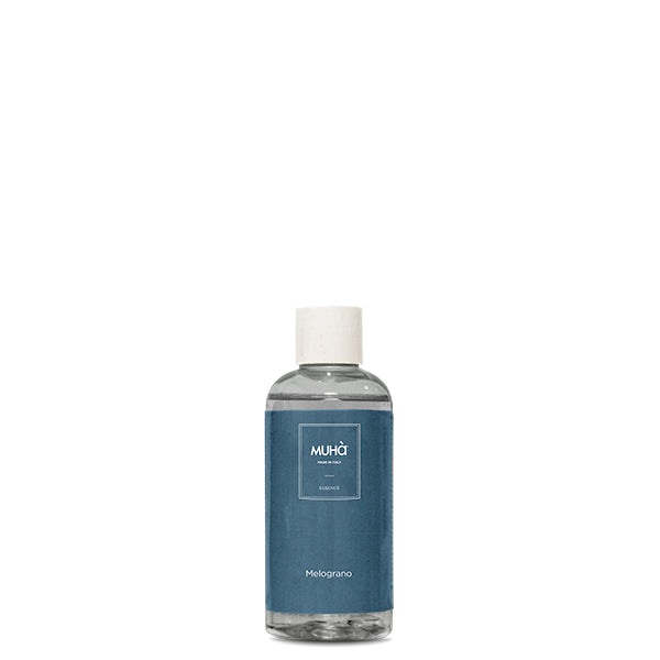 Ricarica per profumatore d'ambiente 100 ml. Fragranza MELOGRANO L’intenso profumo dell’arancio, pesca e melone riportando alla mente le assolate campagne siciliane, accarezzate dal vento carico di dolci note fruttate, ammorbidite da un fondo di melograno, vaniglia e legno di cedro. In negozio e online su tuttochic.live