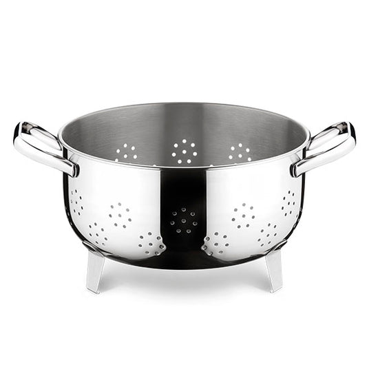 Colapasta in acciaio inox 18/10. Diametro cm 22 La linea SFIZIOSA è un connubio tra eleganza e funzionalità. La lucidatura a specchio all’esterno e la satinatura interna conferiscono raffinatezza, garantendo allo stesso tempo la massima igiene ed una incredibile facilità di pulizia. In negozio e online su tuttochic.live