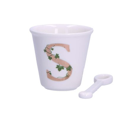 "Unico" Bicchierino in porcellana con iniziale decorata e cucchiaino. Capacità 75 cc Dimensioni: diametro cm 6,7- altezza cm 6 Lavare a mano 