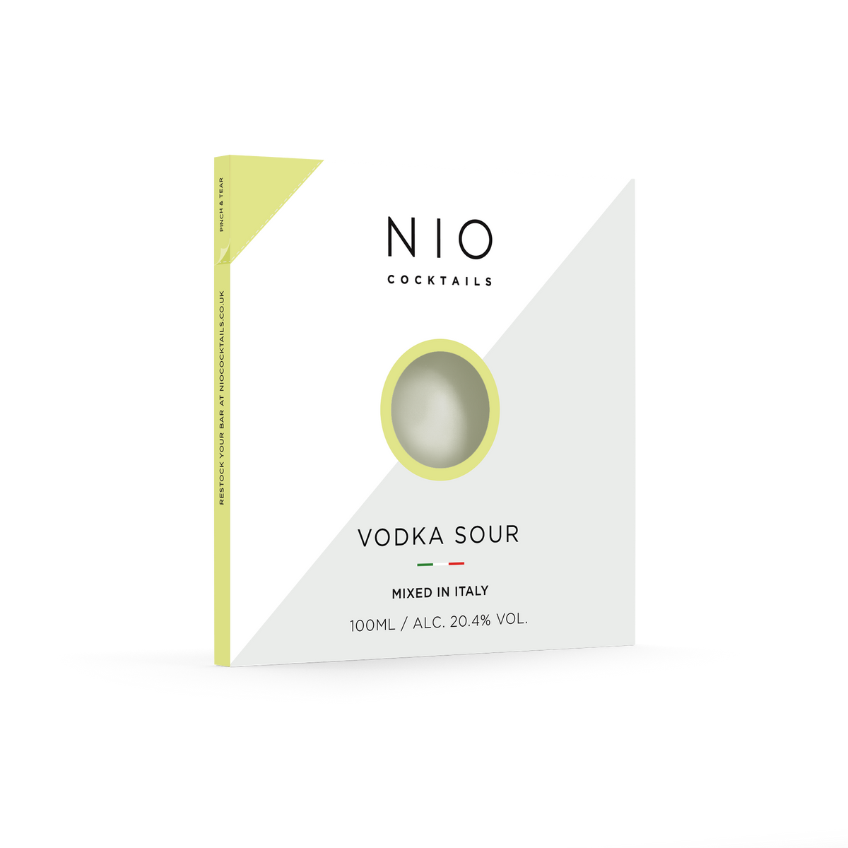 Cocktail Vodka Sour Una miscela rinfrescante di lime piccante, sciroppo di zucchero e Ketel One Vodka. I cocktail NIO sono creati su ricetta di Patrick Pistolesi, miscelati artigianalmente in Italia con i migliori spirit al mondo e confezionati in packaging 100% riciclabile. In negozio e online su tuttochic.live
