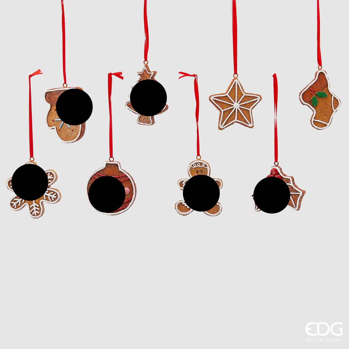 Decoro per albero di natale in resina decorata a forma di biscotto di marzapane assortiti. Dimensioni: ø cm 9 circa. In negozio e online su tuttochic.live