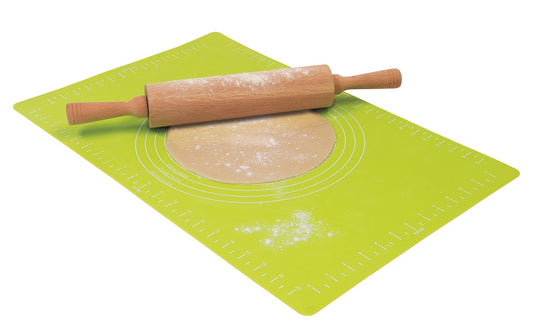 Tappetino in silicone, può essere utilizzato per impastare, arrotolare e modellare impasti di pane, pizza, pasta, dolci Presenta un grazioso disegno centrale e utili anelli di guida contrassegnati con misure di facile lettura per aiutarti a stendere o tagliare con precisione. Dimensioni: 38 x 57. Online su tuttochic.live