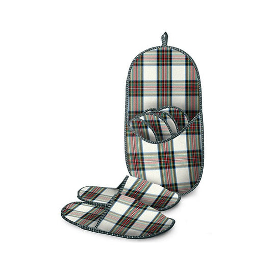 Ciabattone contenente 4 paia di ciabatte di misure diverse in poliestere con decoro Tartan scozzese. Da tenere a portata di mano per la propria famiglia o per gli ospiti, può essere appeso. In negozio e online su tuttochic.live