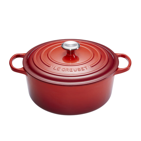 Le pentole in ghisa Le Creuset possono essere utilizzate su qualsiasi fonte di calore, come per qualsiasi tipo di cottura breve, normale o lunga permettendo di bollire, saltare, friggere, cucinare a vapore e grigliare qualsiasi ingrediente.. In negozio e online su tuttochic.live