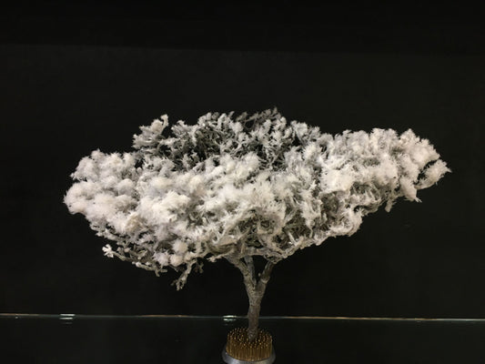 Ramo Crotah innevato artificiale. Dimensioni: cm 30 x 36 larghezza x 24 altezza (circa modellabile). Ideale per creare o arricchire composizioni di fiori invernali o natalizi.