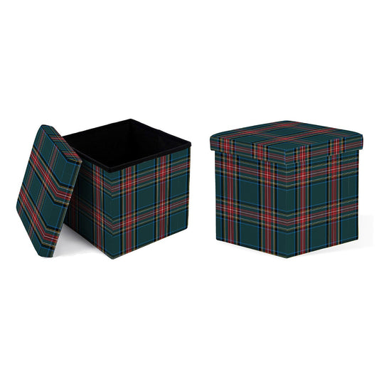  Cubo contenitore pieghevole in pvc stampato effetto similpelle di colore Tartan verde scozzese, interno in mdf. Utilizzabile anche come sgabello (max 120 Kg).  Dimensioni: cm 38 x 38 x 38. In negozio e online su tuttochic.live