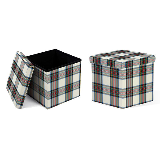 Cubo contenitore pieghevole in pvc stampato effetto similpelle di colore Tartan naturale scozzese, interno in mdf. Utilizzabile anche come sgabello (max 120 Kg). Dimensioni: cm 38 x 38 x 38. In negozio e online su tuttochic.live