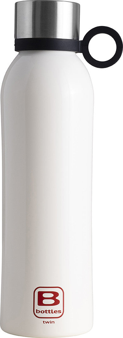 L'accessorio più pratico e minimal per portare la tua B Bottle ovunque con te: lo puoi appendere a ganci, borse e zaini. Realizzato in silicone alimentare, garantisce una presa facile e sicura. È compatibile con tutti i tipi e formati di B Bottles. In negozio e on line su tuttochic.live