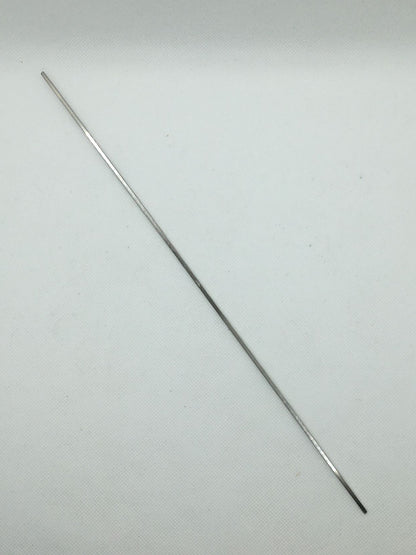 Ferretto in acciaio inox con sezione quadrata per realizzare i fusilli caserecci. Dimensioni: sezione quadrata 2 x 2 mm; lungo cm 30. In negozio e online su tuttochic.live
